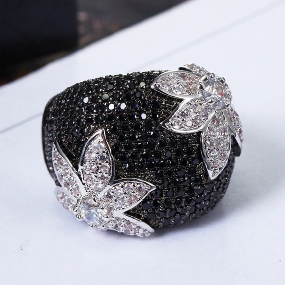 Black & White Sapphire Statement Ring w/box 6 & 7 - Picture 2 of 4